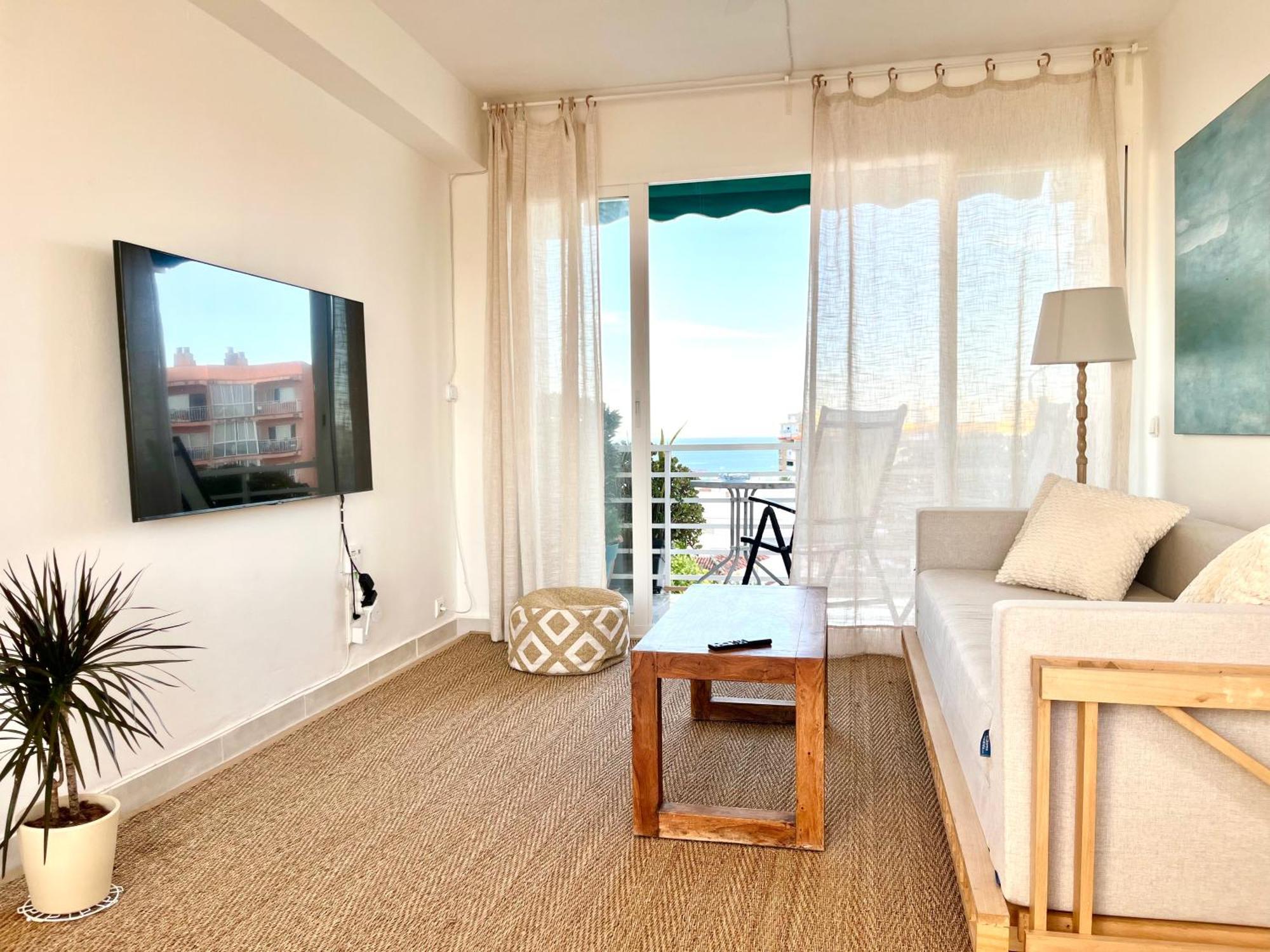 Light-Filled Apartment With Sea Views Torremolinos Extérieur photo